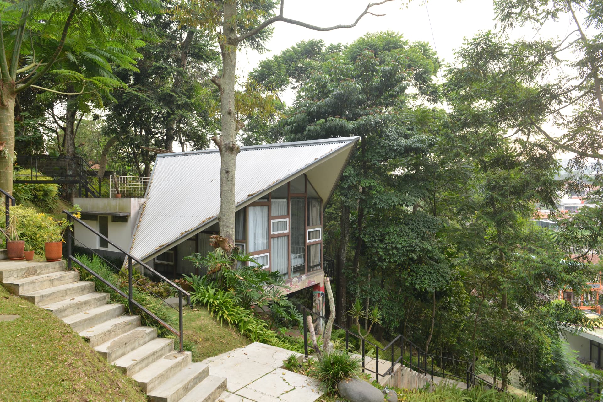 Lawangwangi gallery 3